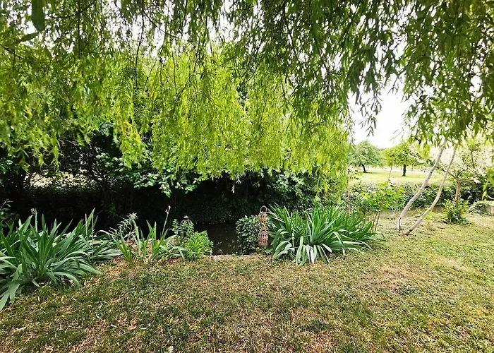 En Bord De Rivière Blancs-Coteaux